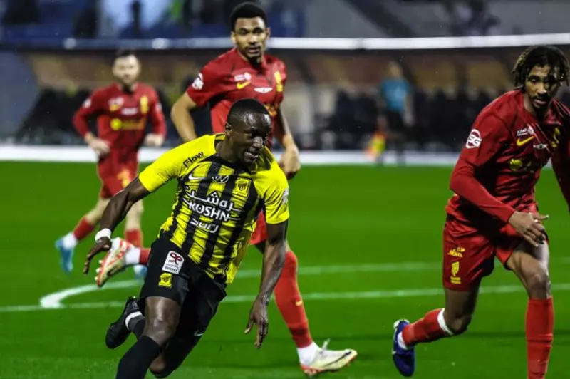 موسى ديابي خلال مواجهة الاتحاد والقادسية 